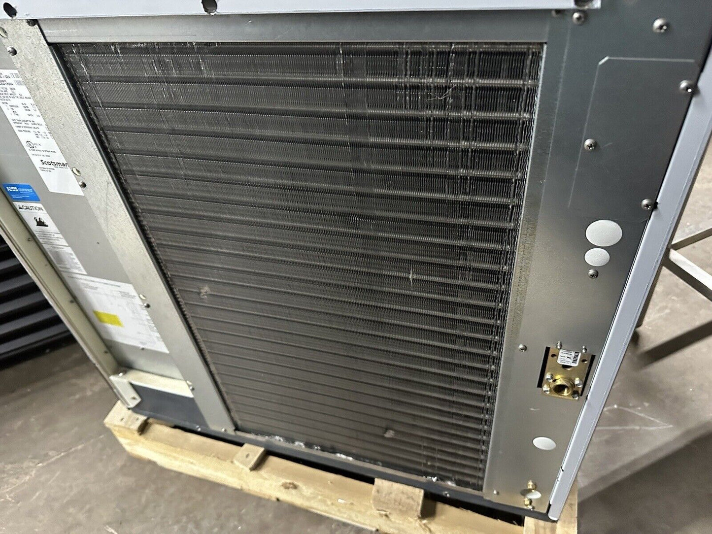 Scotsman Prodigy Elite Series 30" Air Cooled Medium Cube Ice Machine - 1077 lb.