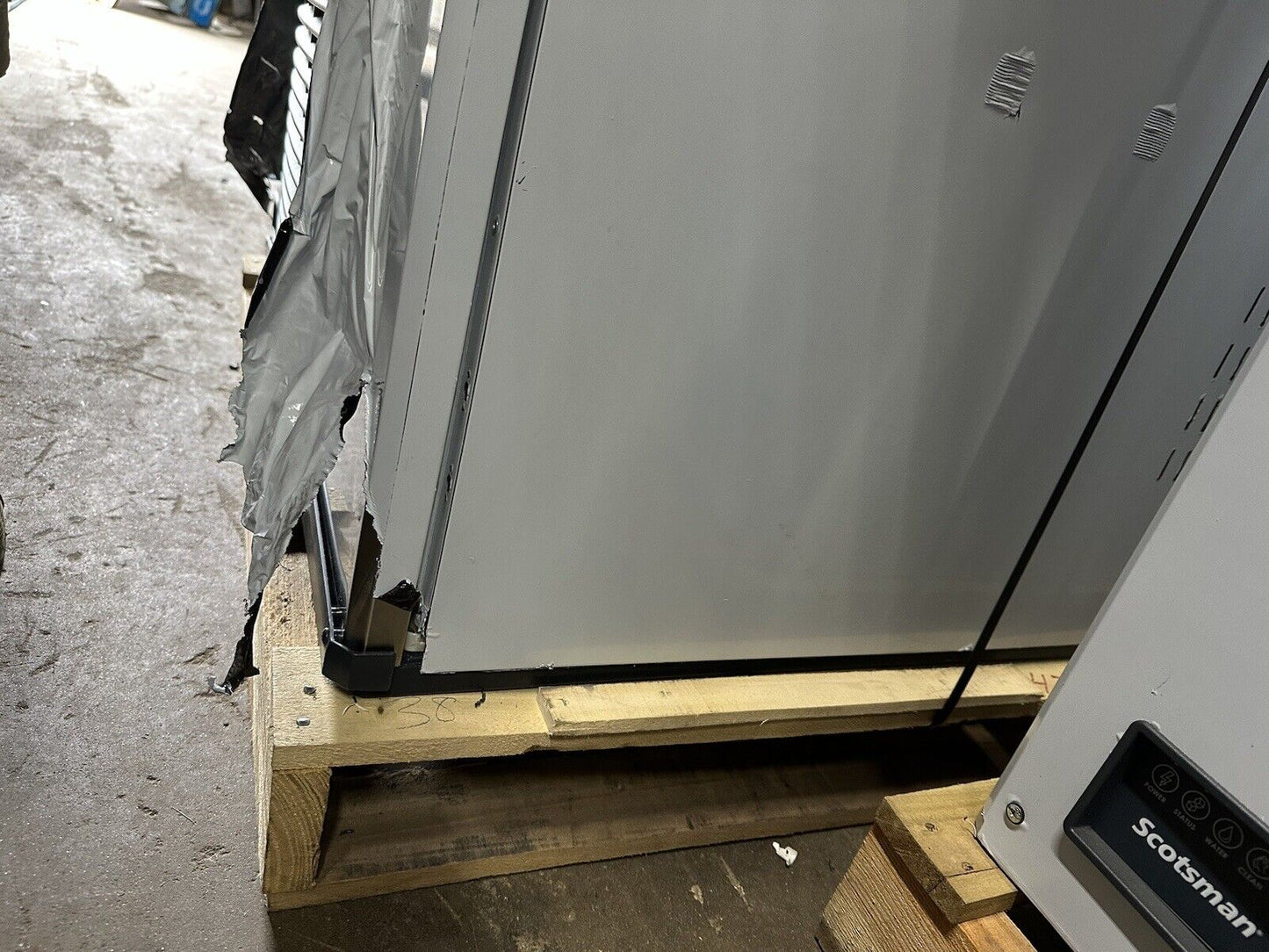 Scotsman Prodigy Elite Series 30" Air Cooled Medium Cube Ice Machine - 1077 lb.