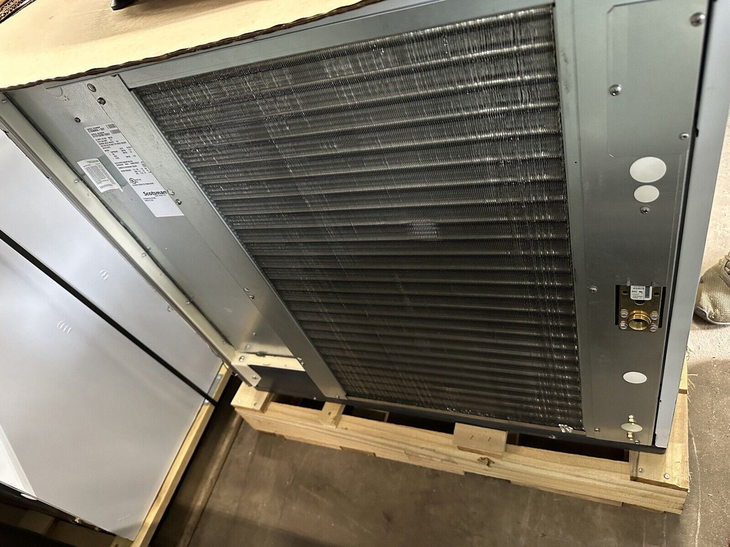 Scotsman Prodigy Elite Series 30" Air Cooled Medium Cube Ice Machine - 1077 lb.