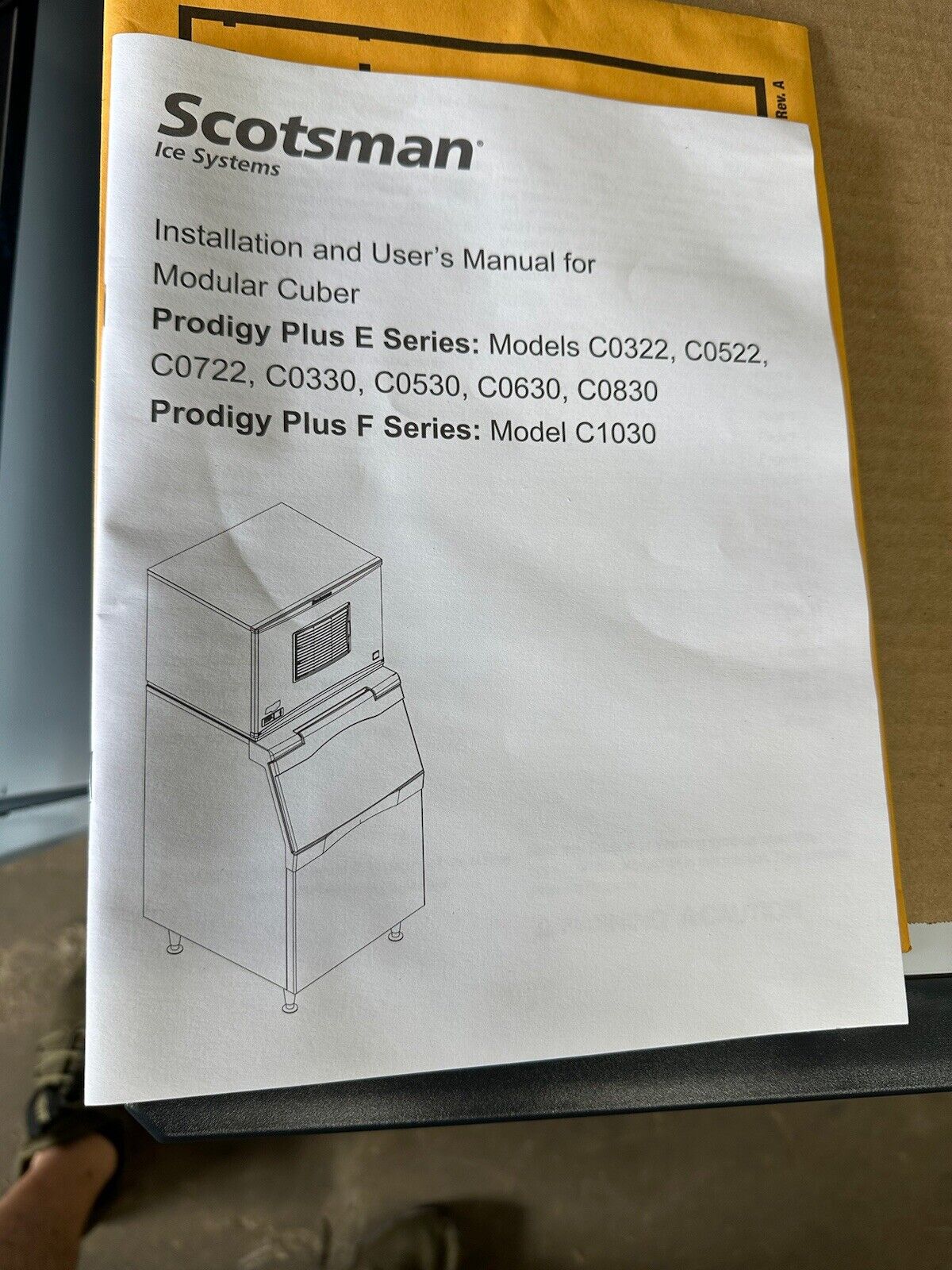 Scotsman Prodigy Elite Series 30" Air Cooled Medium Cube Ice Machine - 1077 lb.