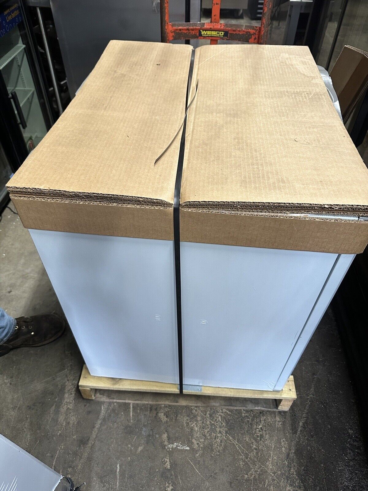 Scotsman Prodigy Elite Series 30" Air Cooled Medium Cube Ice Machine - 1077 lb.