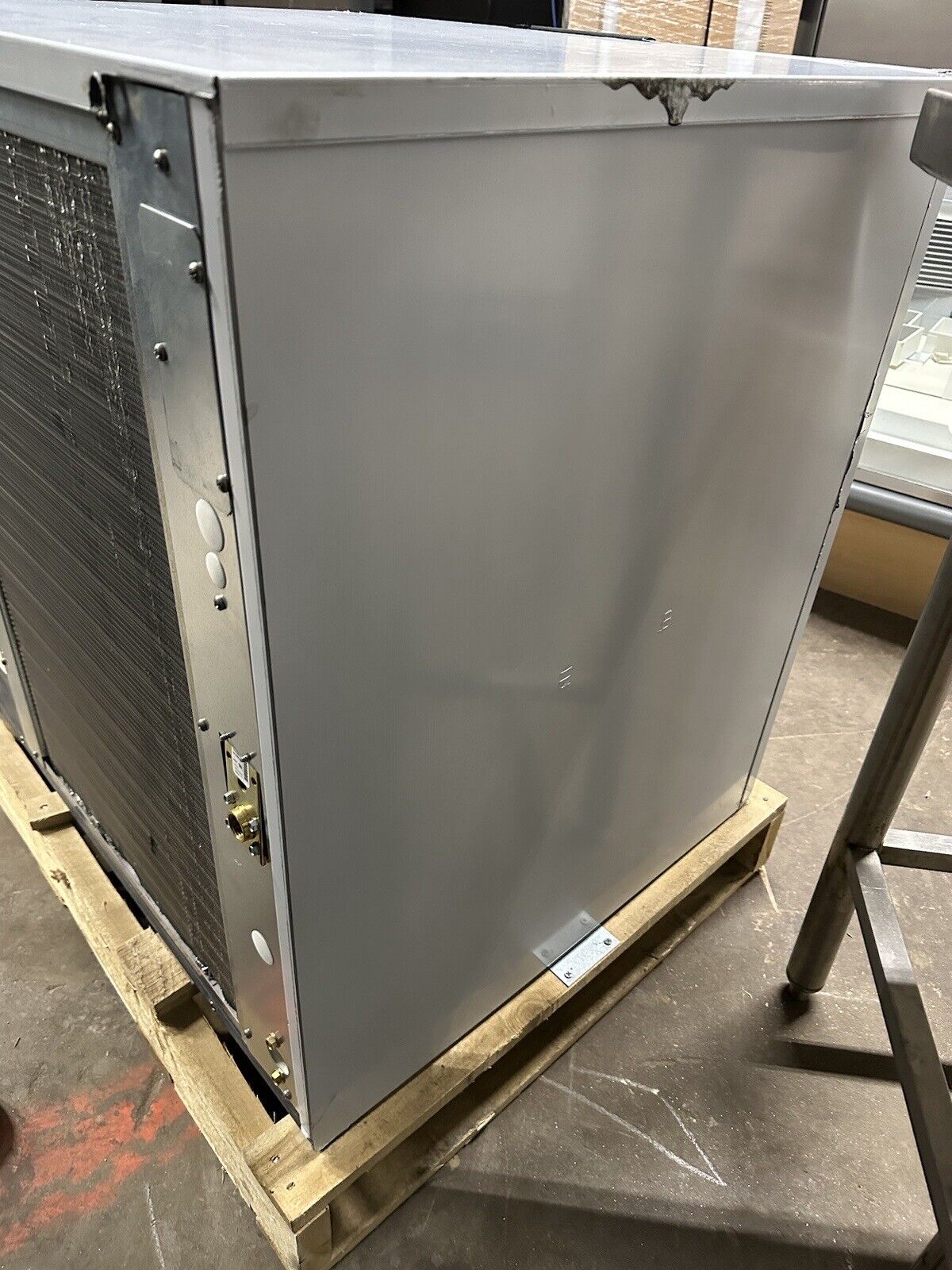 Scotsman Prodigy Elite Series 30" Air Cooled Medium Cube Ice Machine - 1077 lb.