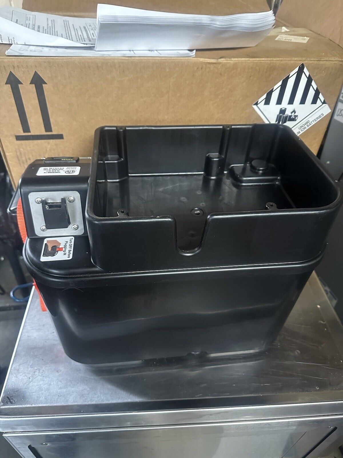 Kaivac OmniFlex Battery Box + Battery And Changer