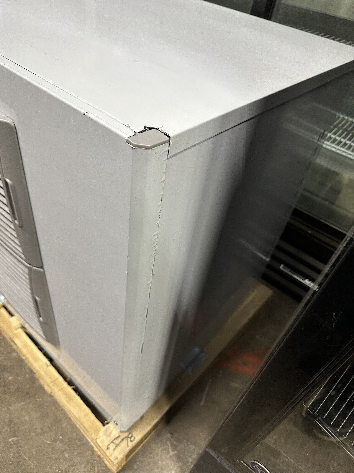 Scotsman Prodigy Elite Series 30" Air Cooled Medium Cube Ice Machine - 1077 lb.