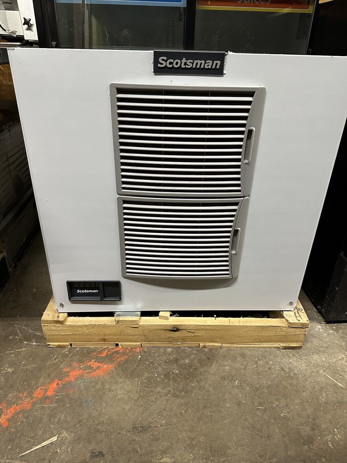 Scotsman Prodigy Elite Series 30" Air Cooled Medium Cube Ice Machine - 1077 lb.