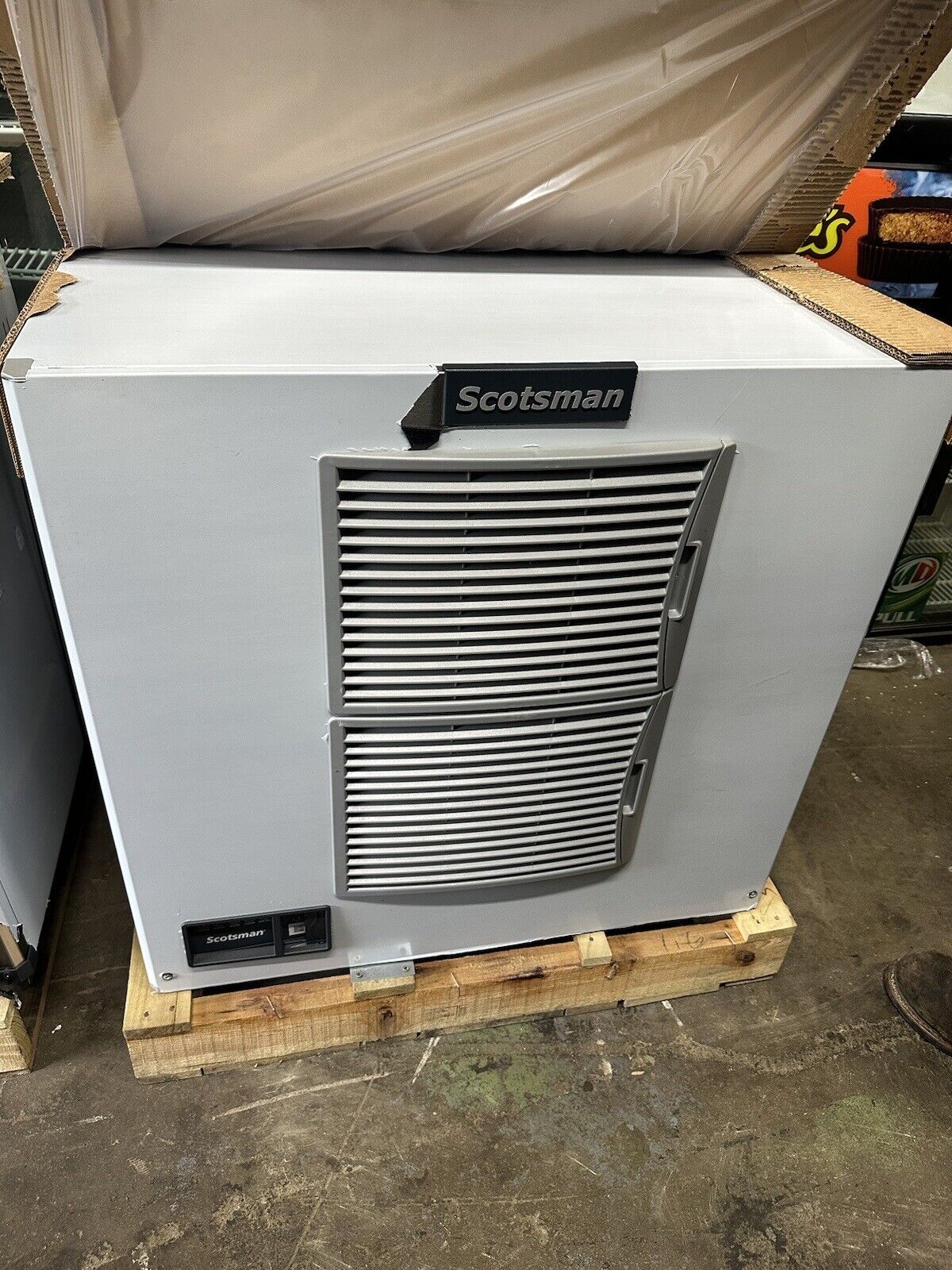 Scotsman Prodigy Elite Series 30" Air Cooled Medium Cube Ice Machine - 1077 lb.