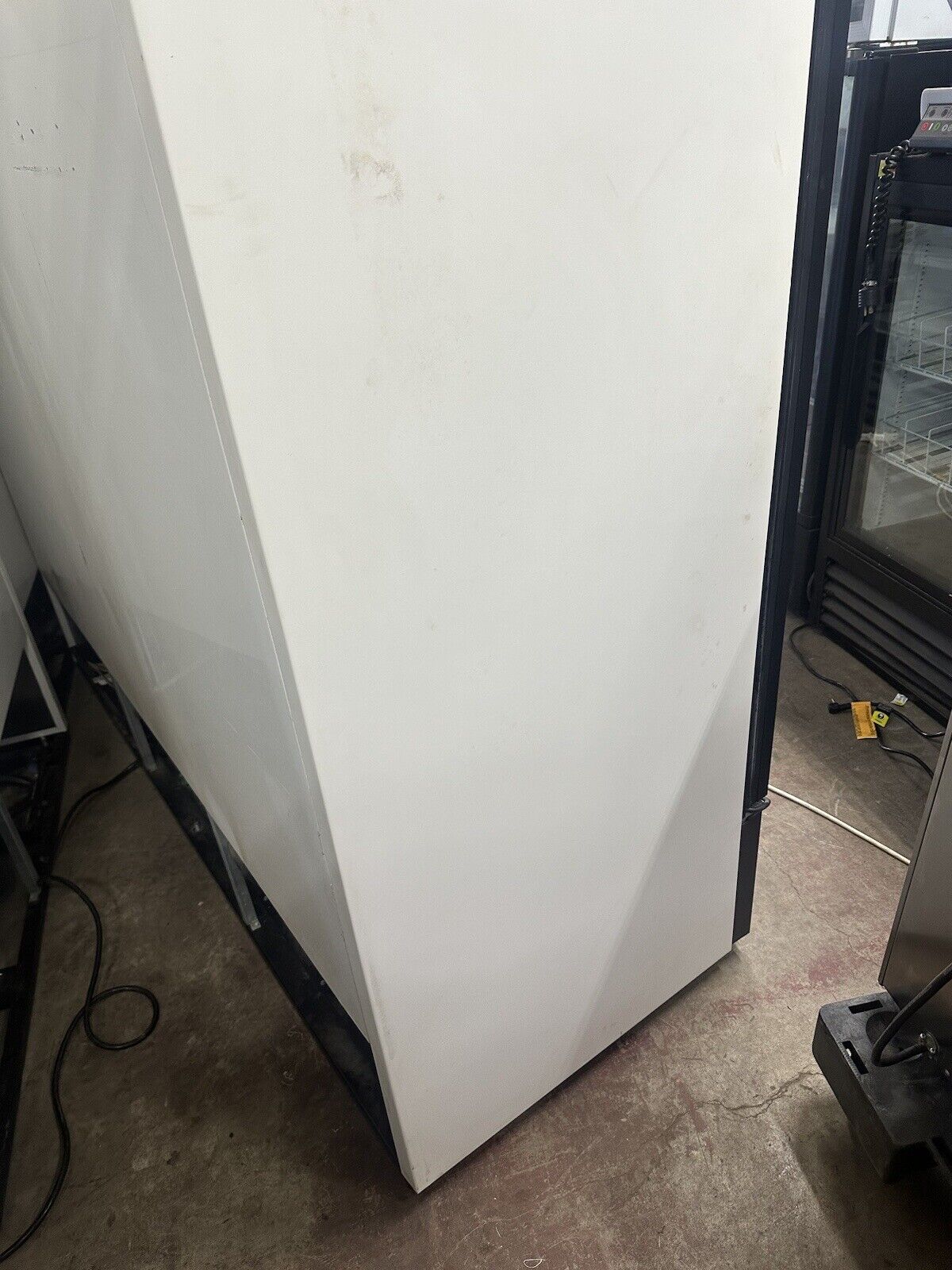 True GDM-72F-LD Glass Three 3 Door Reach In Freezer Merchandiser Made in the USA