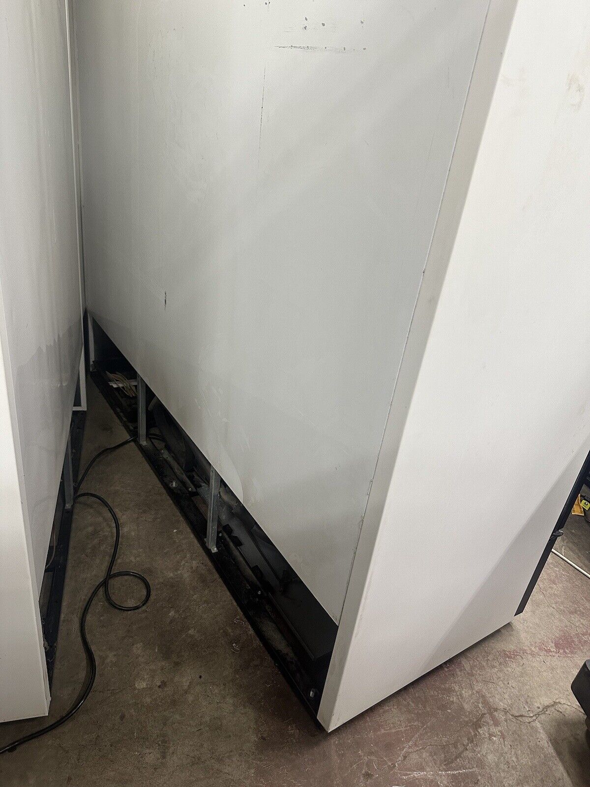 True GDM-72F-LD Glass Three 3 Door Reach In Freezer Merchandiser Made in the USA