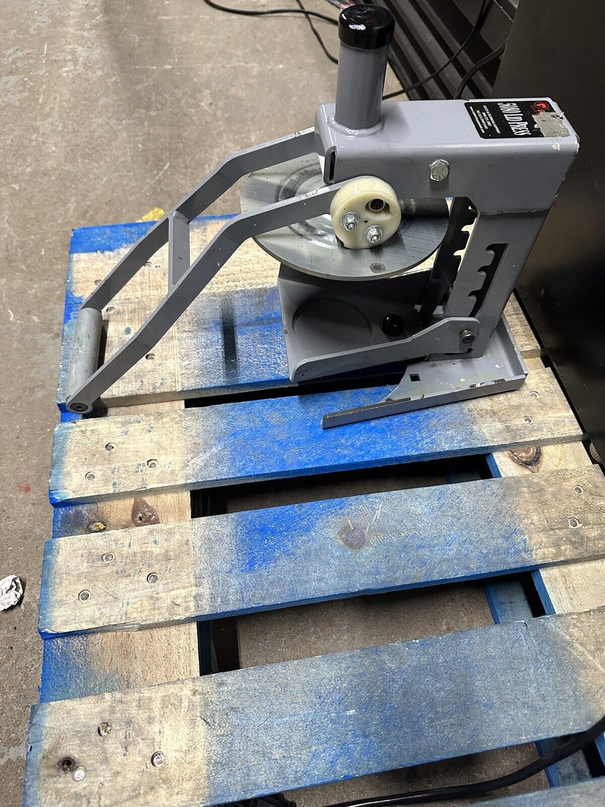 Red Devil Equipment 5080 Lid Press