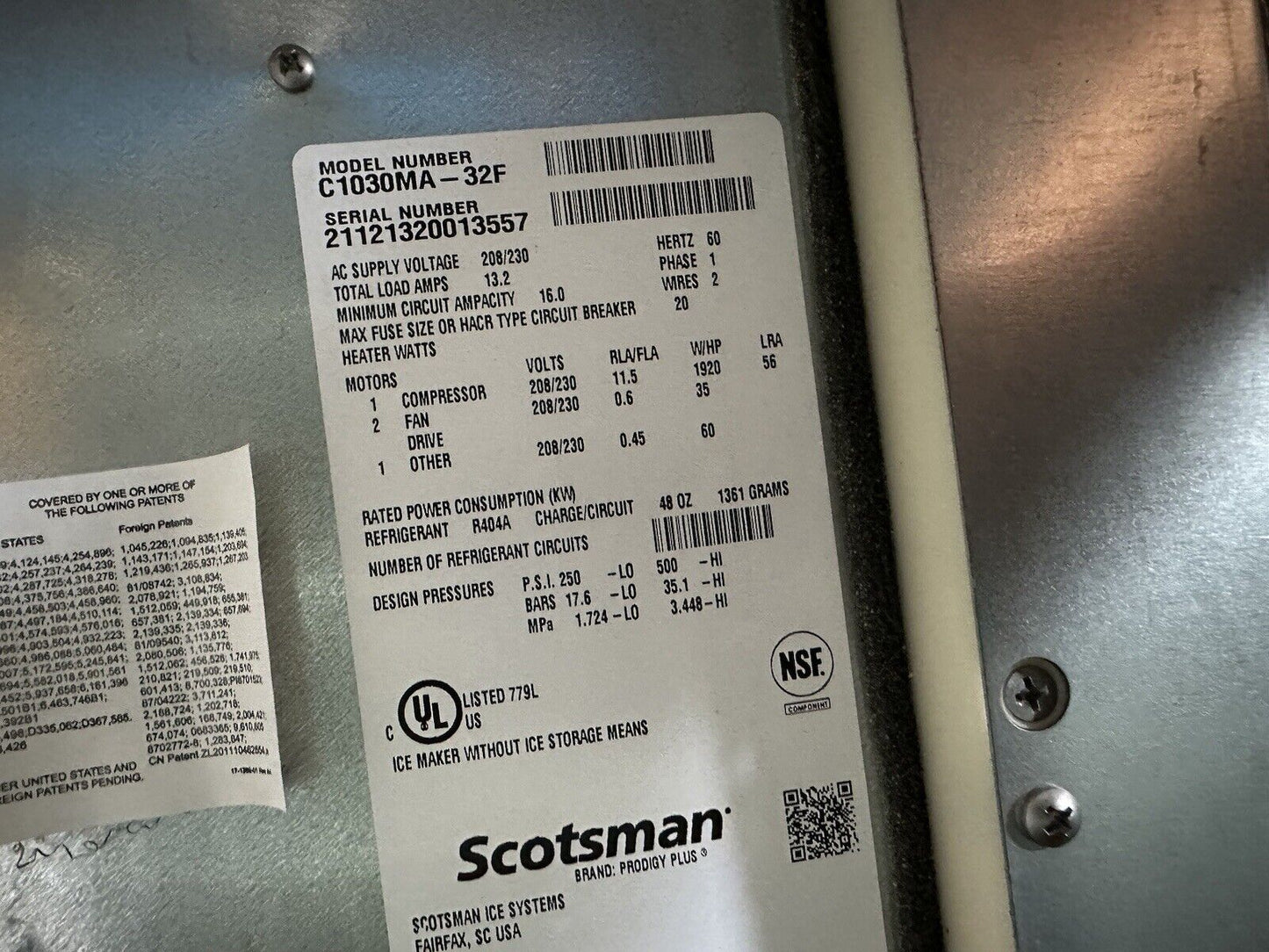 Scotsman Prodigy Elite Series 30" Air Cooled Medium Cube Ice Machine - 1077 lb.