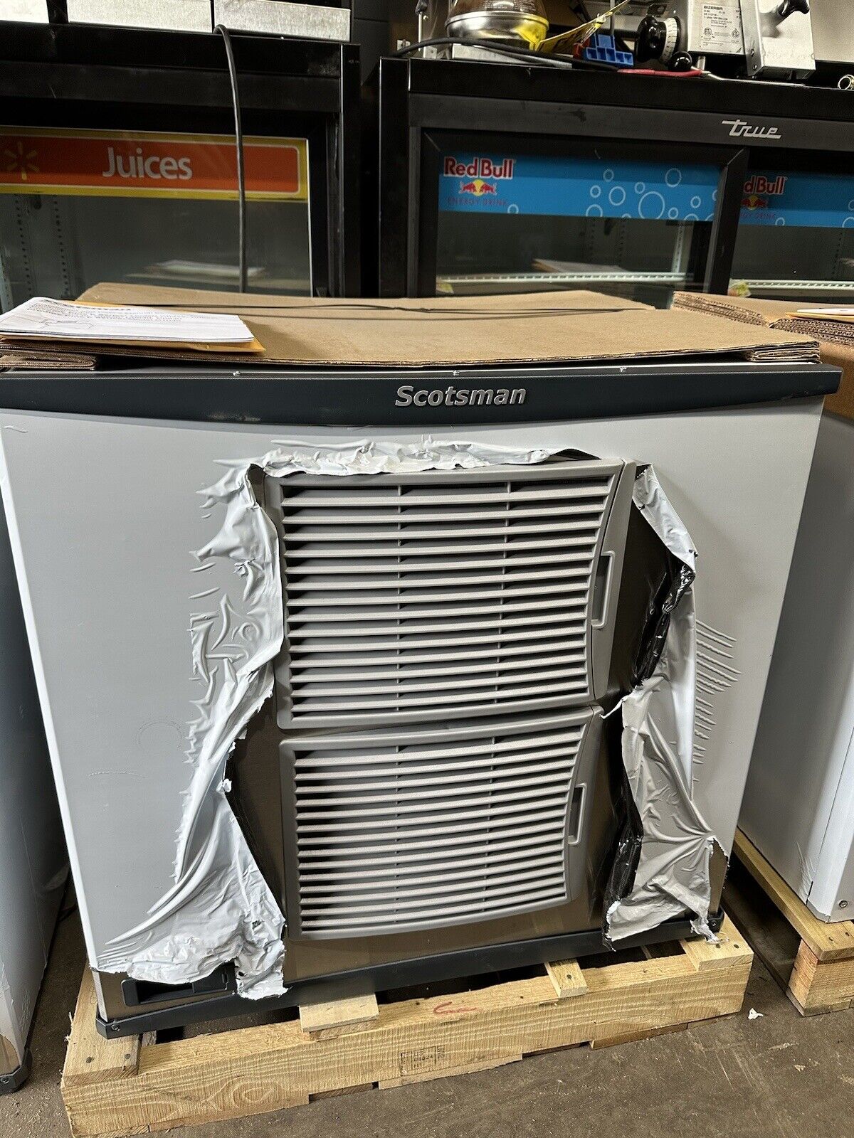 Scotsman Prodigy Elite Series 30" Air Cooled Medium Cube Ice Machine - 1077 lb.