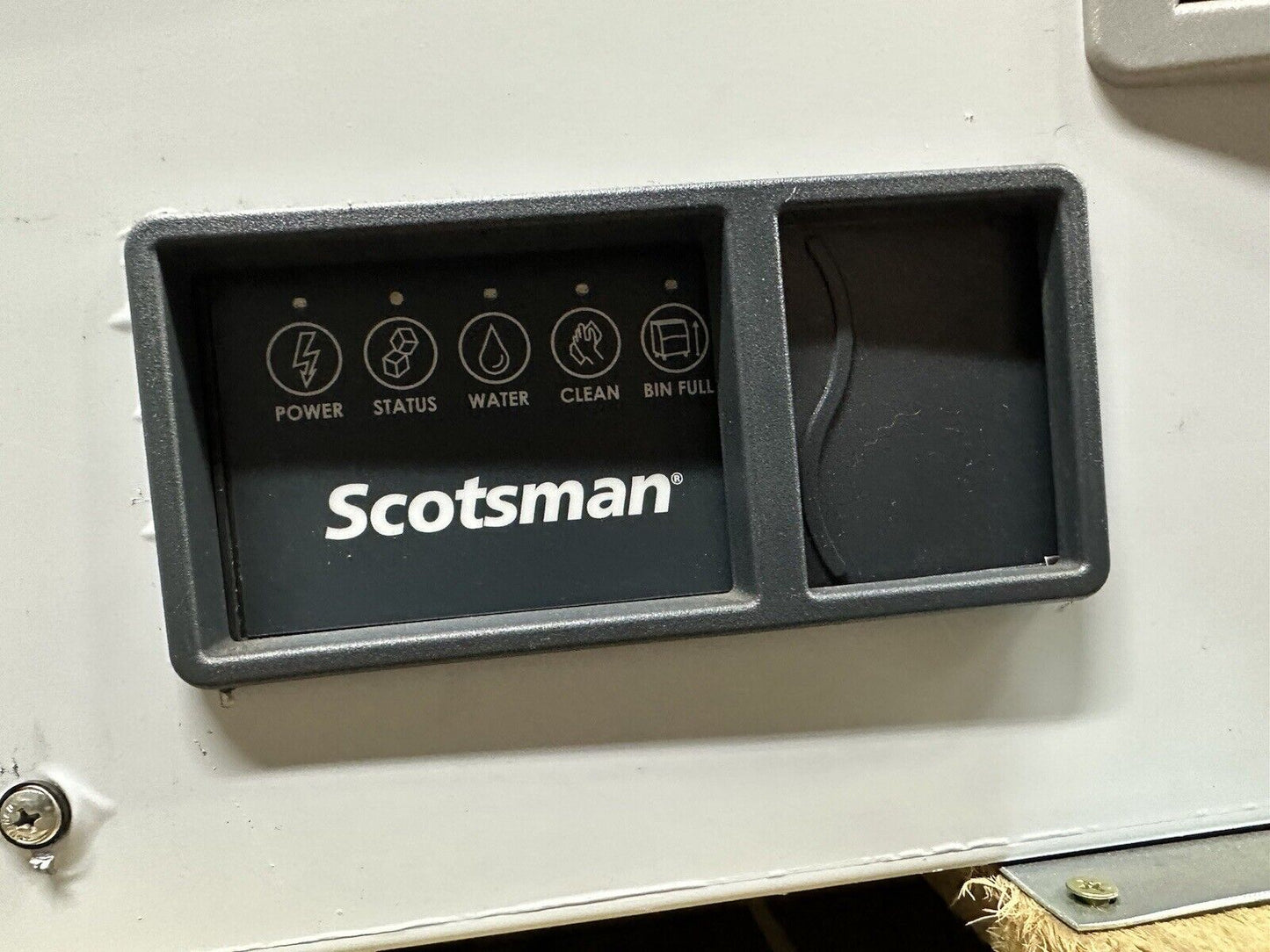 Scotsman Prodigy Elite Series 30" Air Cooled Medium Cube Ice Machine - 1077 lb.