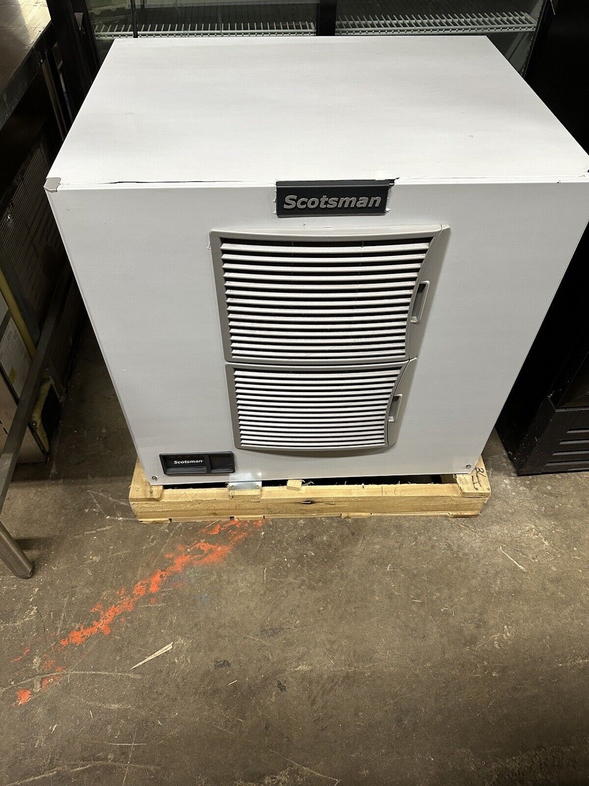 Scotsman Prodigy Elite Series 30" Air Cooled Medium Cube Ice Machine - 1077 lb.