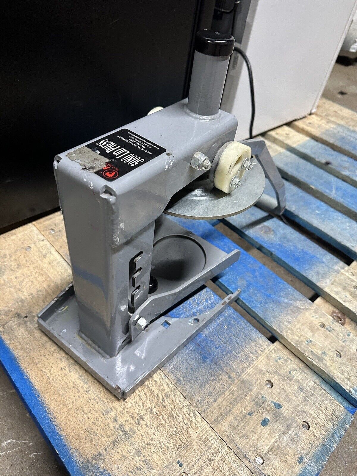 Red Devil Equipment 5080 Lid Press