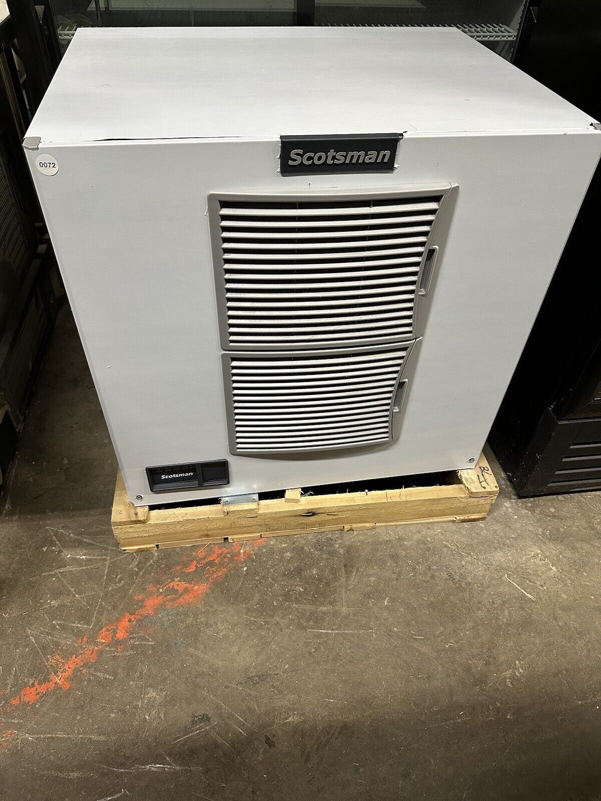 Scotsman Prodigy Elite Series 30" Air Cooled Medium Cube Ice Machine - 1077 lb.