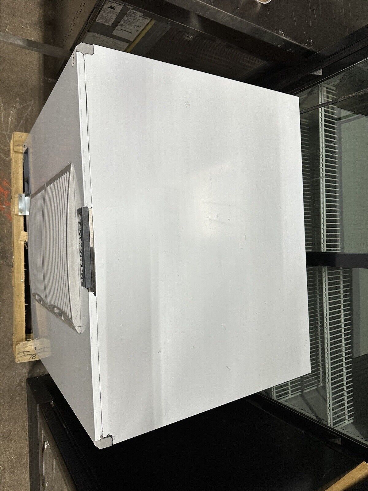 Scotsman Prodigy Elite Series 30" Air Cooled Medium Cube Ice Machine - 1077 lb.