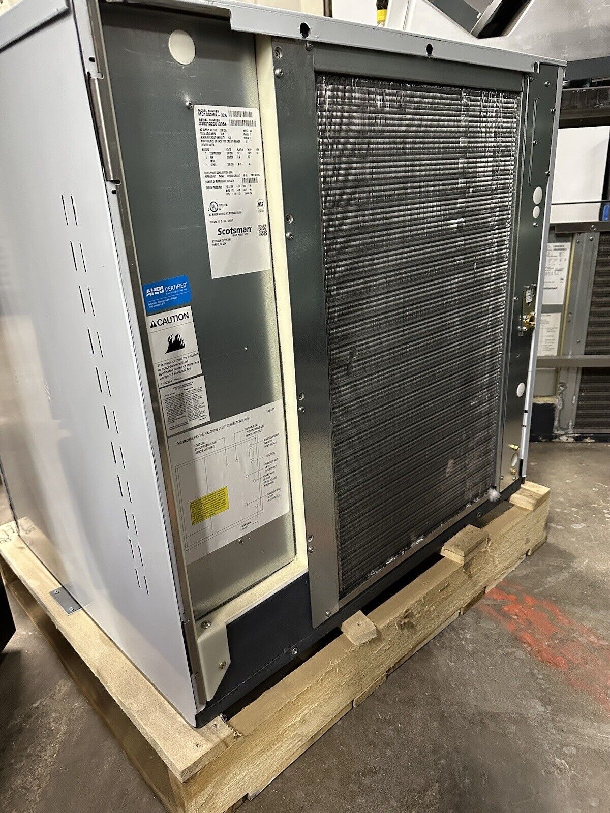 Scotsman Prodigy Elite Series 30" Air Cooled Medium Cube Ice Machine - 1077 lb.